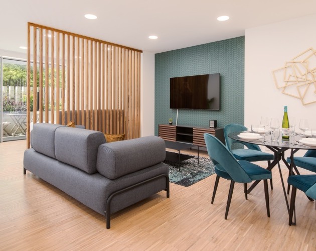 Salón moderno y elegante en I Loft Santiago, con un diseño exclusivo y ubicado en el centro de Santiago de Compostela.