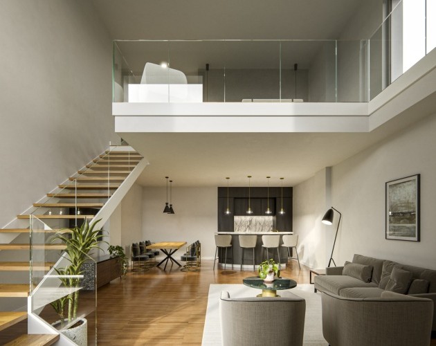 Salón de diseño en el Dúplex I Loft Santiago, con techos altos y una distribución moderna en el casco histórico de Santiago.