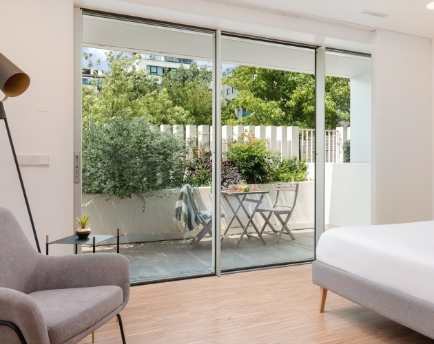 Dormitorio de lujo en I Loft Santiago, con una decoración sofisticada y máximo confort para una estancia exclusiva en Galicia.