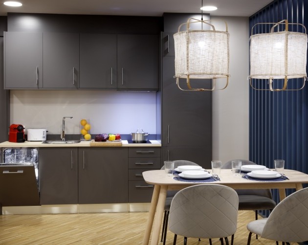 Cocina moderna y equipada en el Apartamento I Loft Santiago, con un diseño funcional y acabados de alta calidad.